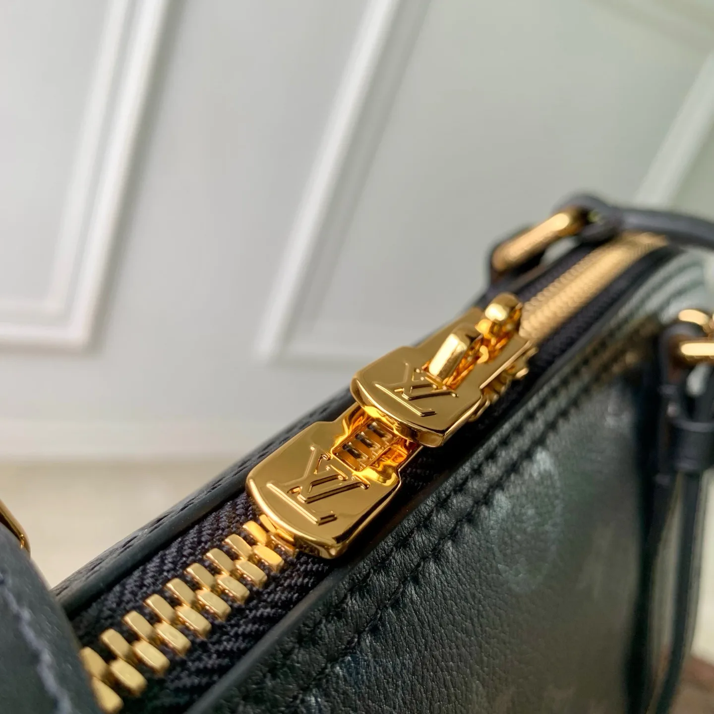 Women's Classic Handbags LOUIS VUITTON 18147459