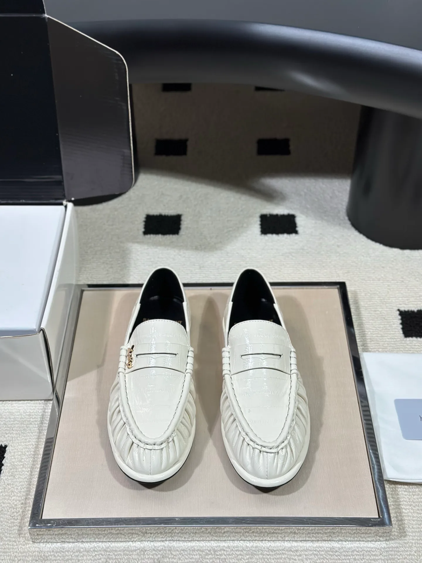 Women's Loafers And Moccasins SAINT LAURENT 18041754