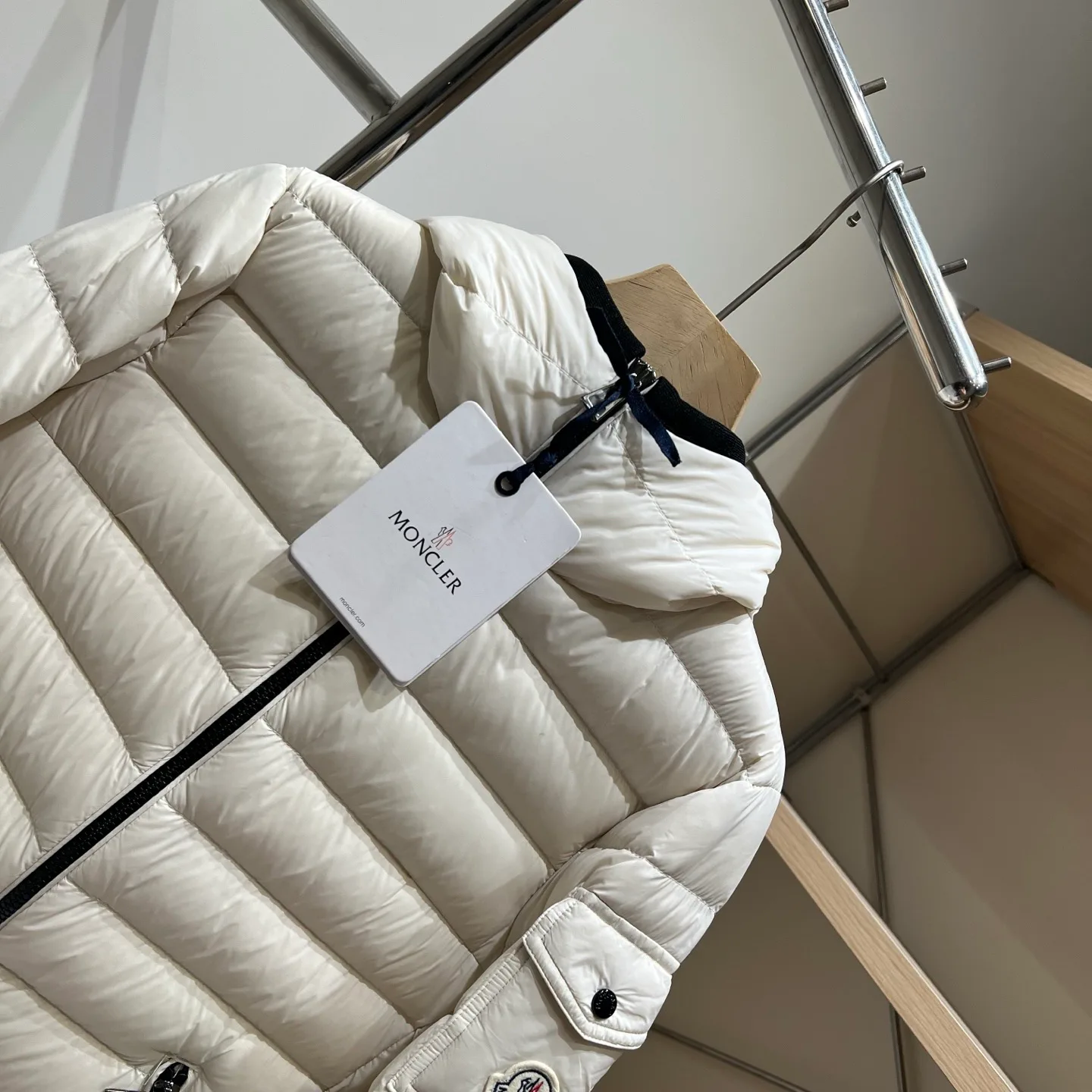 Women's Jackets And Down Jackets MONCLER 18336958