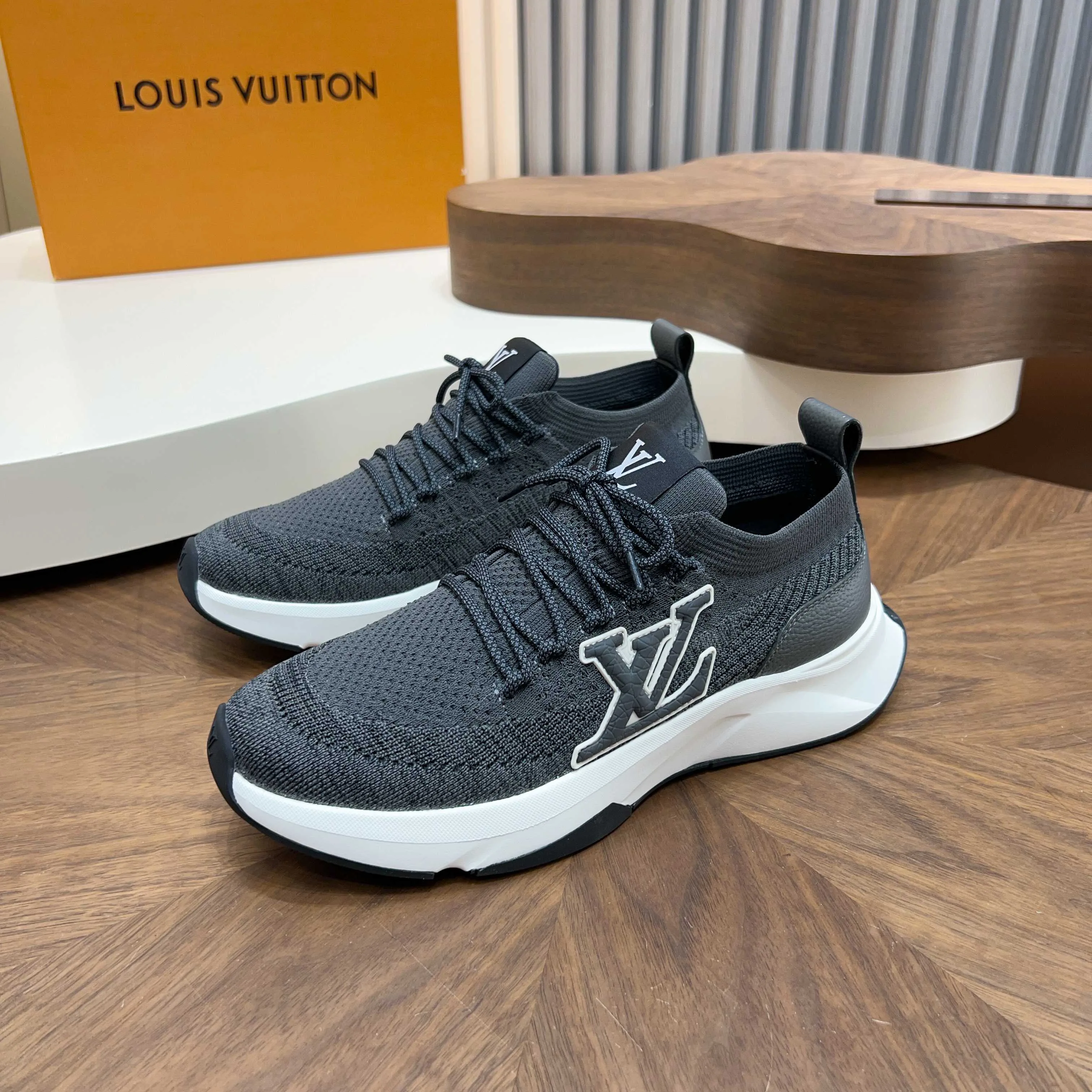 Men's Sneakers LOUIS VUITTON 17916666