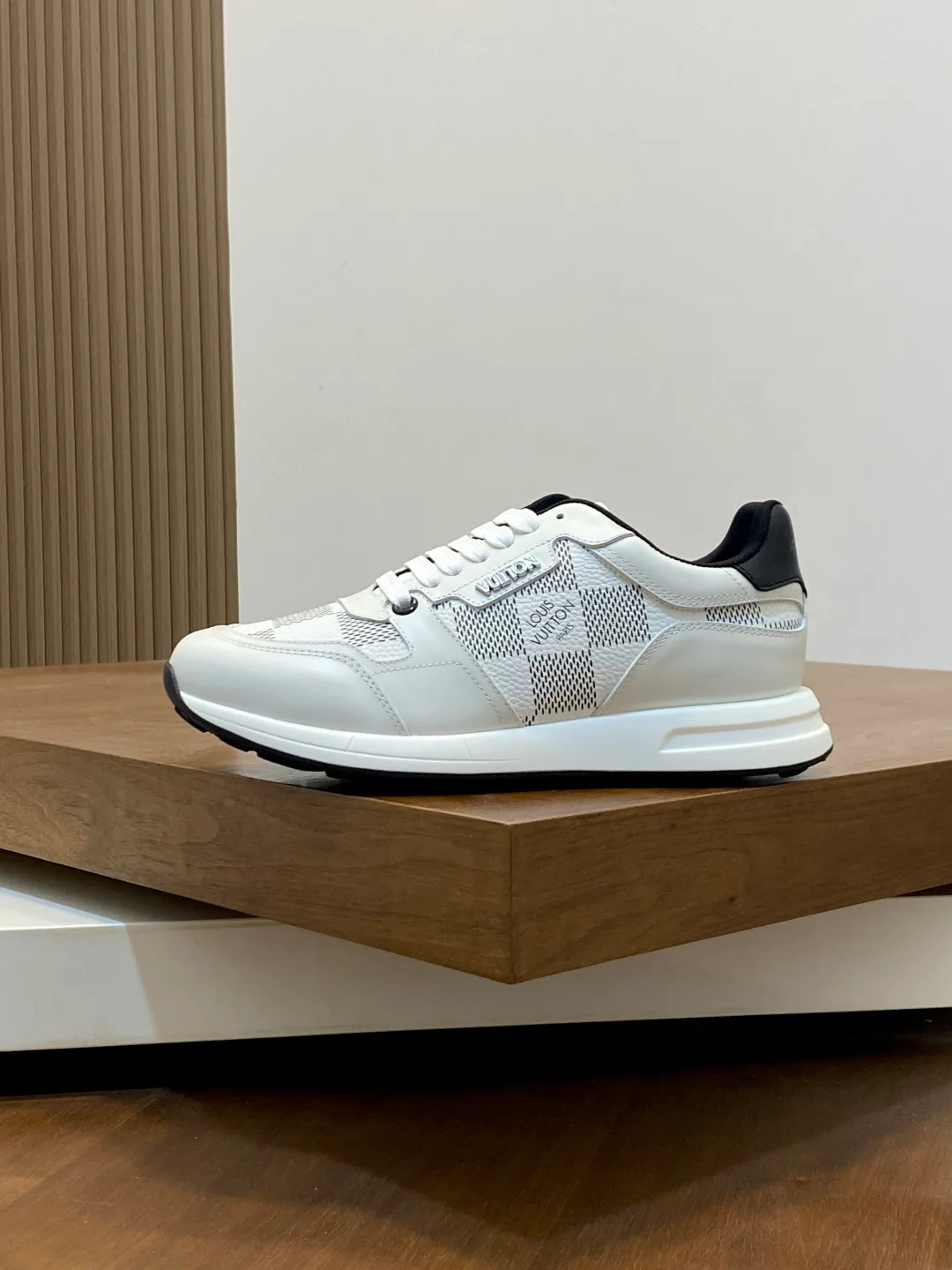 Men's Sneakers LOUIS VUITTON 18274585