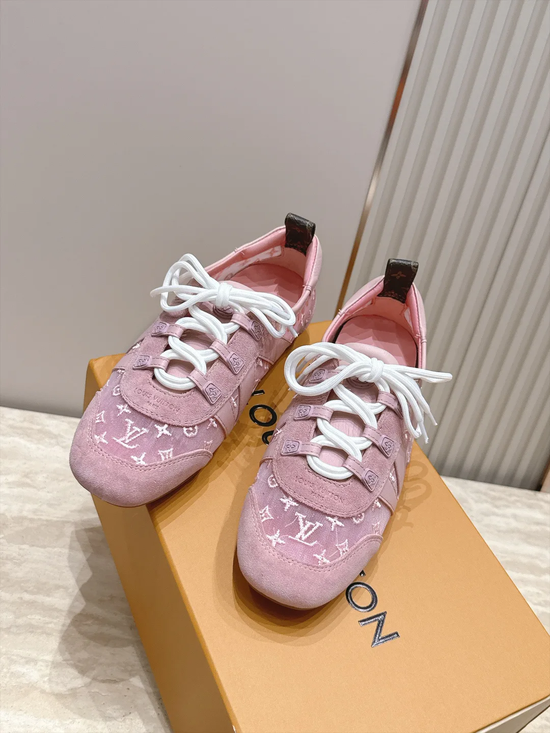 Women's Sneakers LOUIS VUITTON 18091990