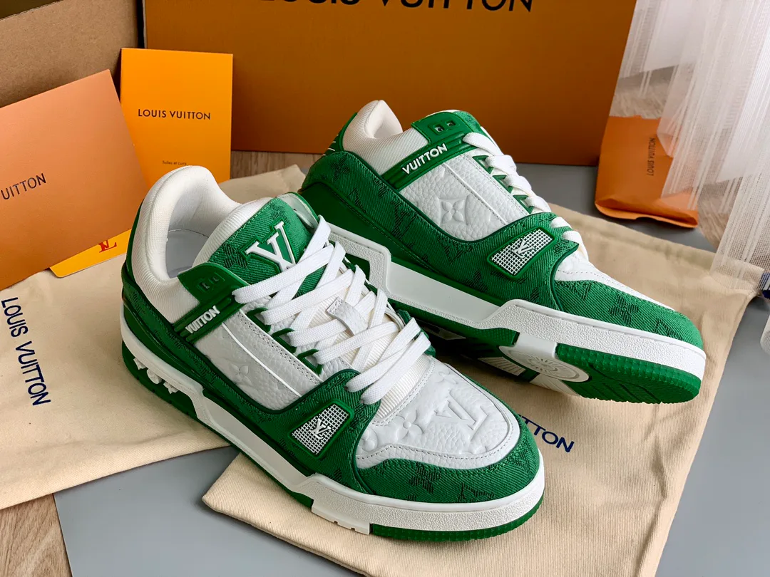 Women's Sneakers LOUIS VUITTON 18014127
