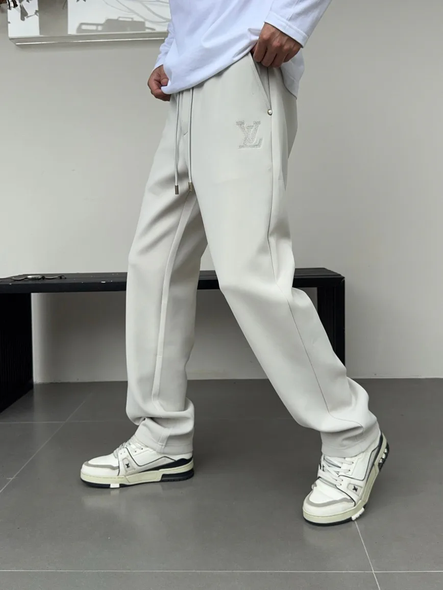 Women's Trousers LOUIS VUITTON 18178466