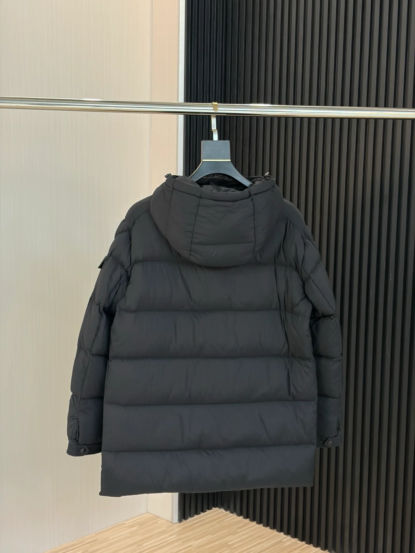 Women's Jackets And Down Jackets MONCLER 18323847
