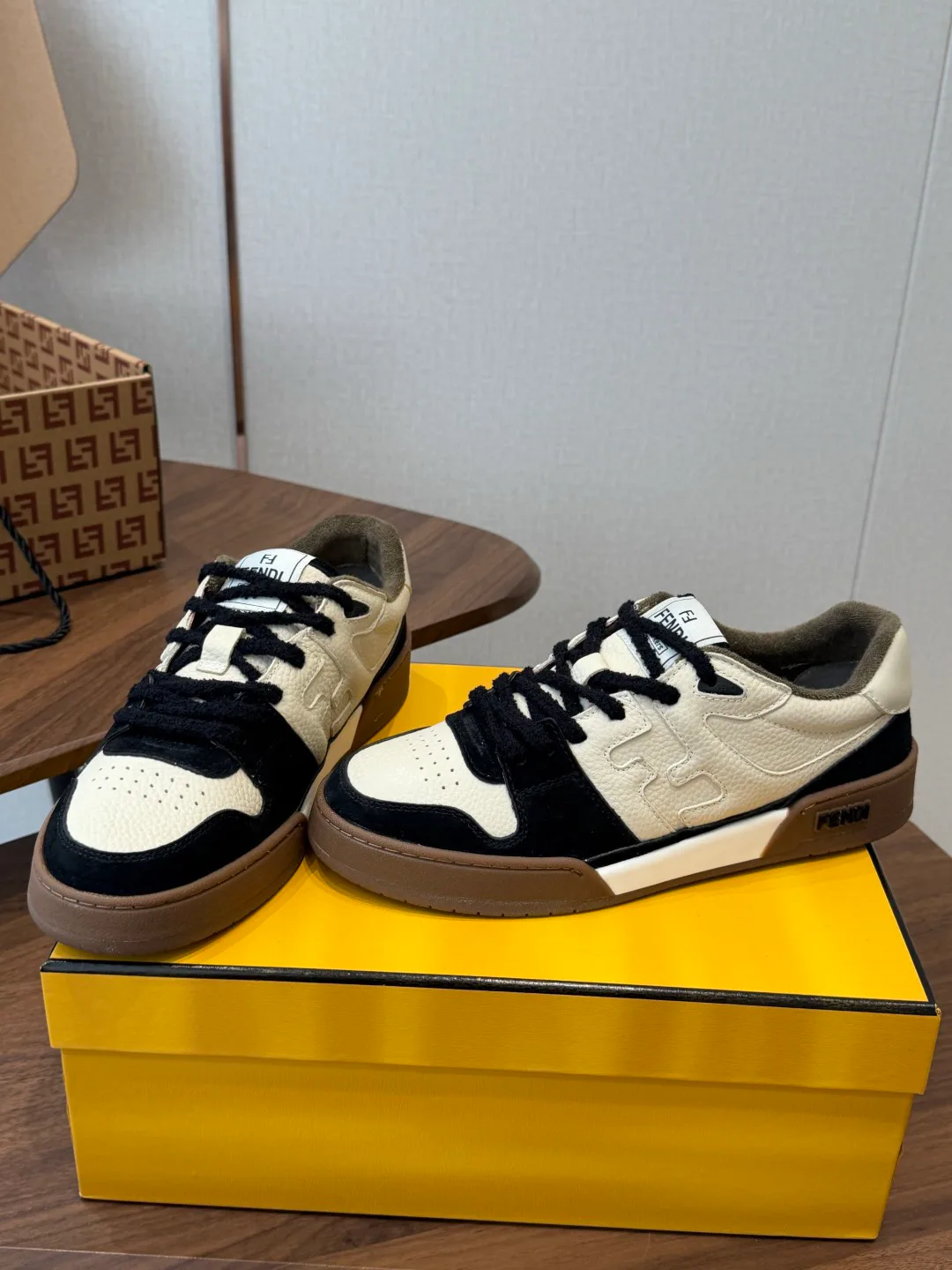 Women's Sneakers FENDI 17908426