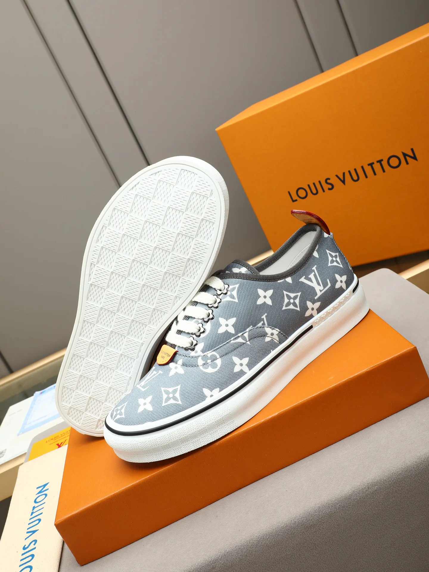 Men's Sneakers LOUIS VUITTON 17947259