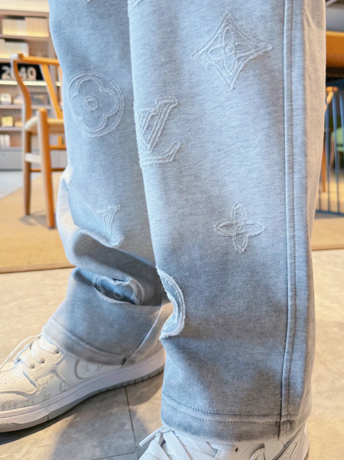 Men's Trousers LOUIS VUITTON 18345748