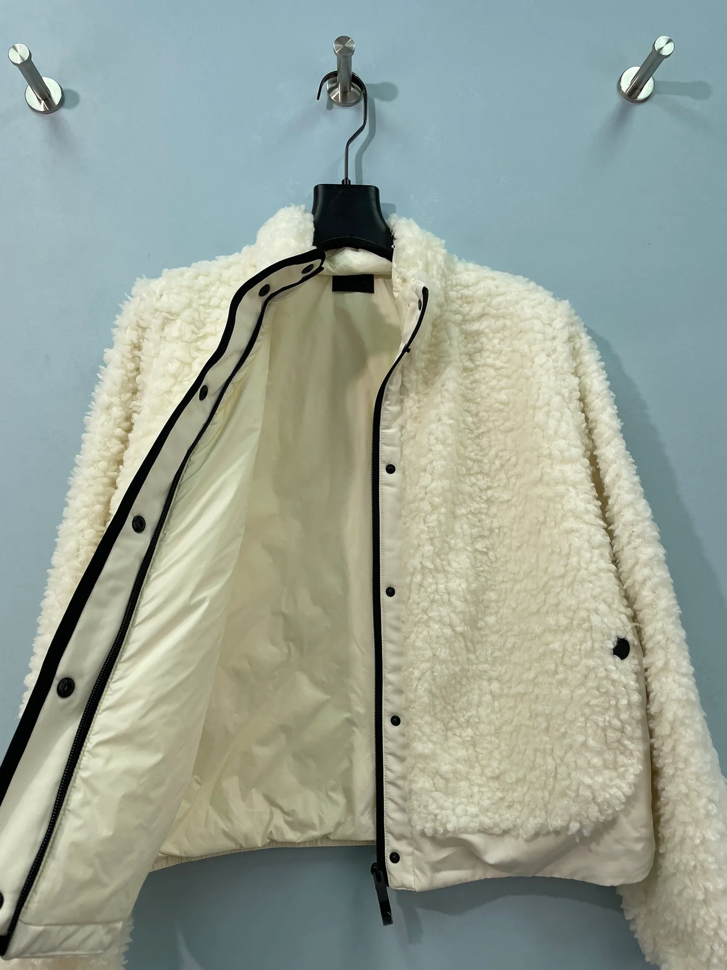 Women's Jackets And Down Jackets MONCLER 18308534