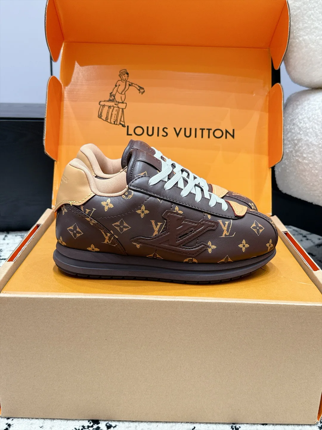 Women's Sneakers LOUIS VUITTON 18406470