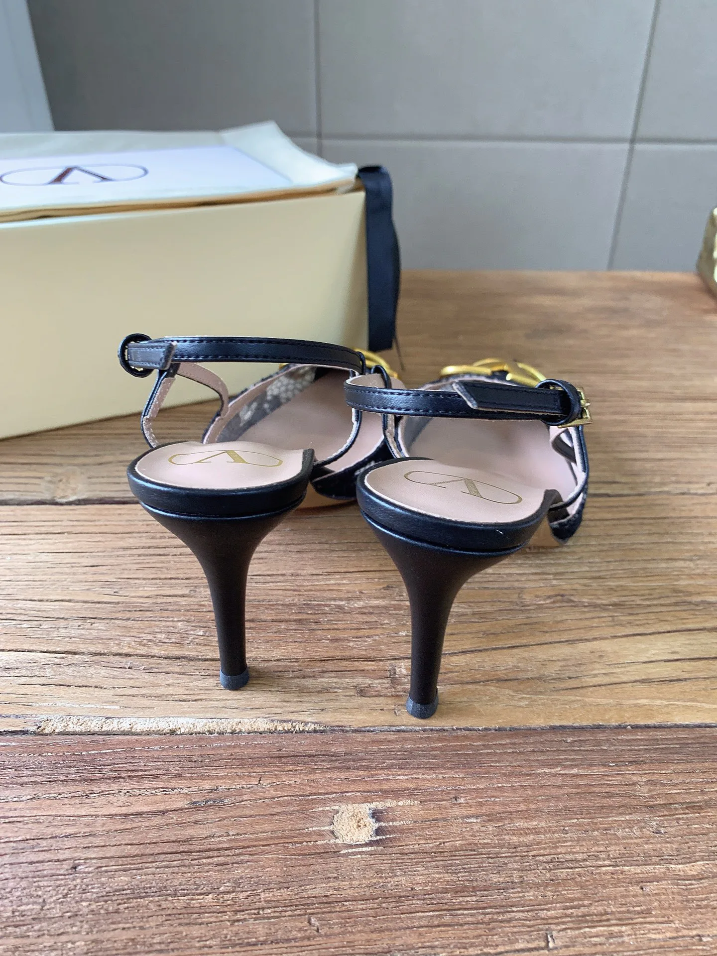 Women's Heels VALENTINO 16942050