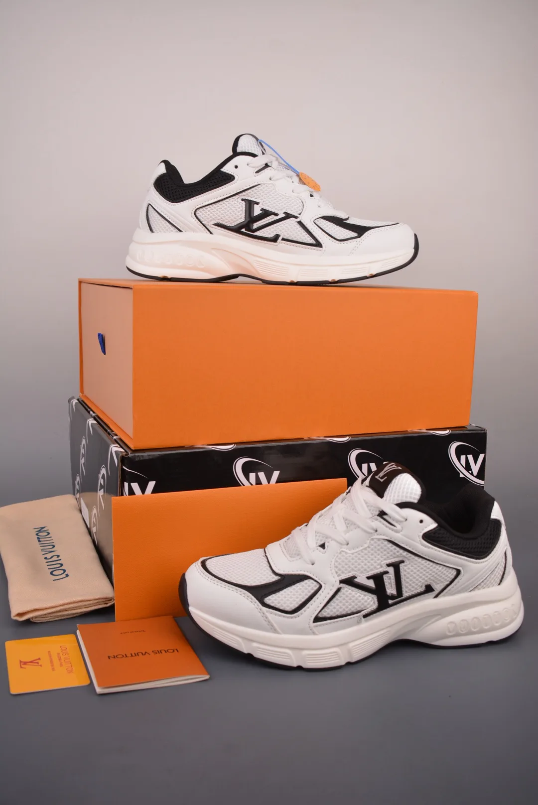 Men's Sneakers LOUIS VUITTON 17429982
