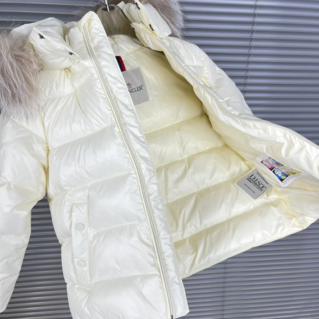 Women's Jackets And Down Jackets MONCLER 17912626
