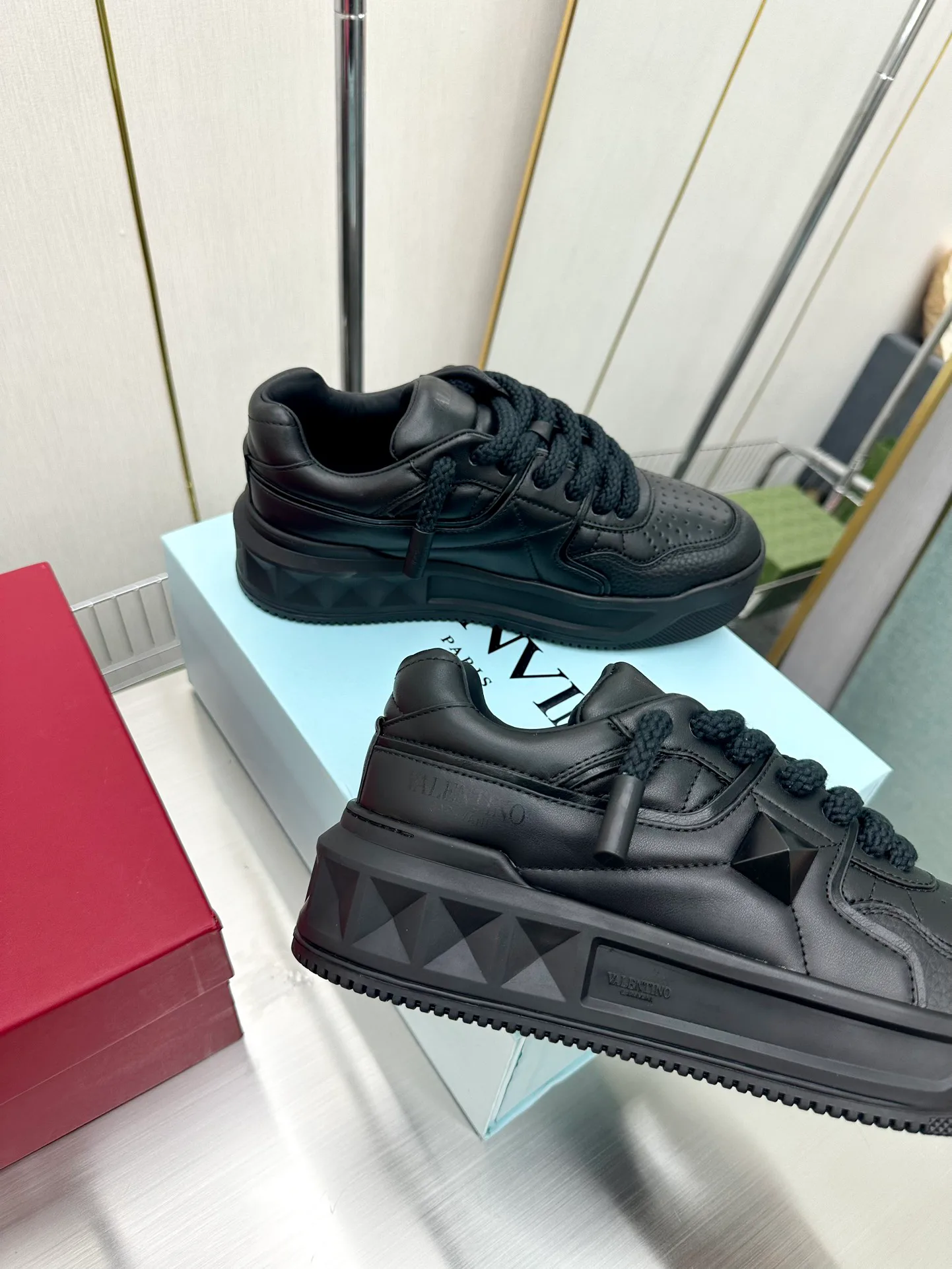 Women's Sneakers VALENTINO 17904333