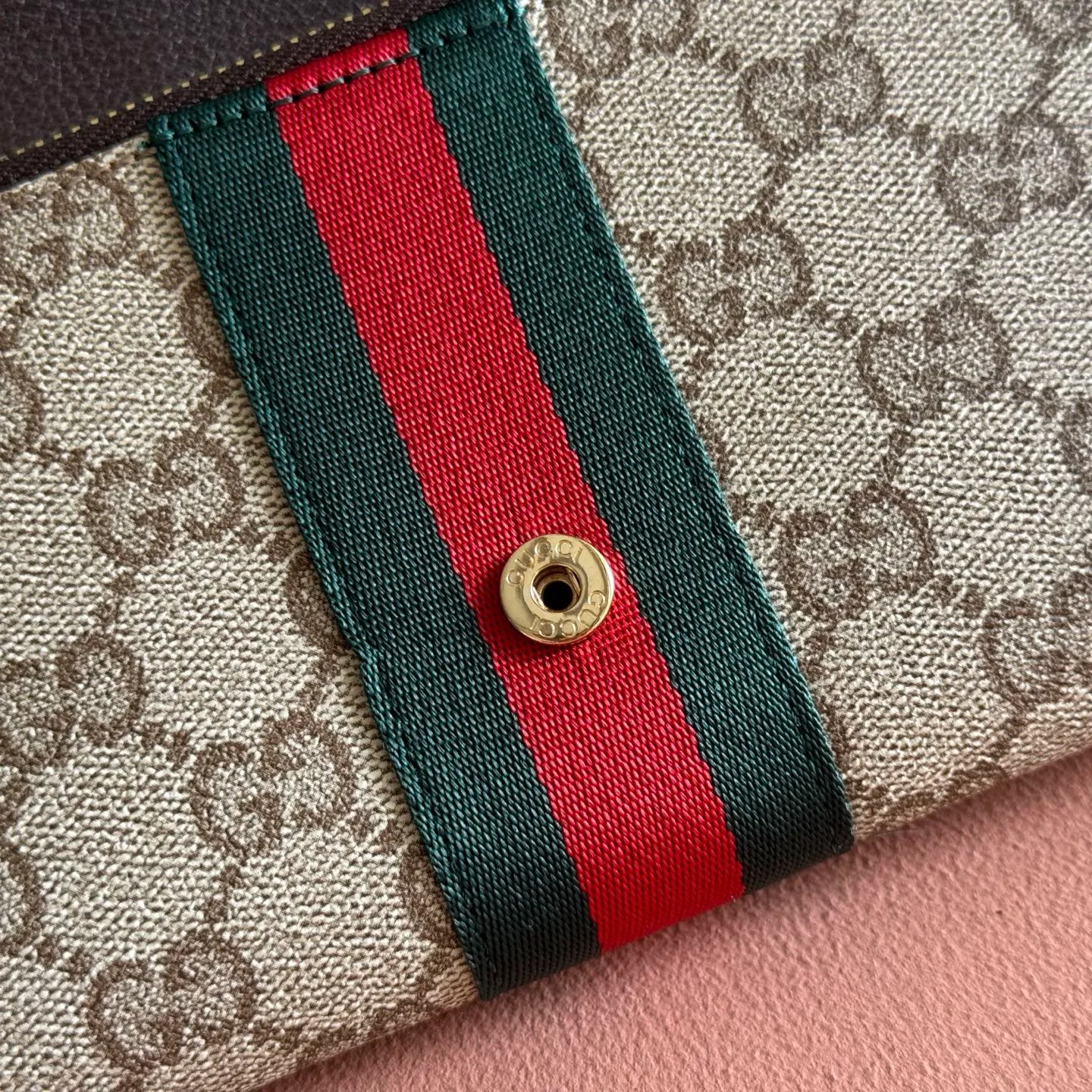 Women's Clutches GUCCI 17947889