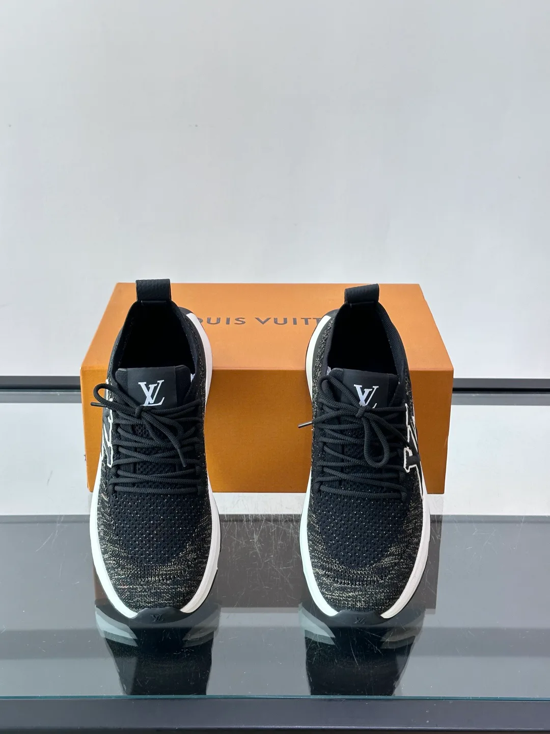 Men's Sneakers LOUIS VUITTON 18102384