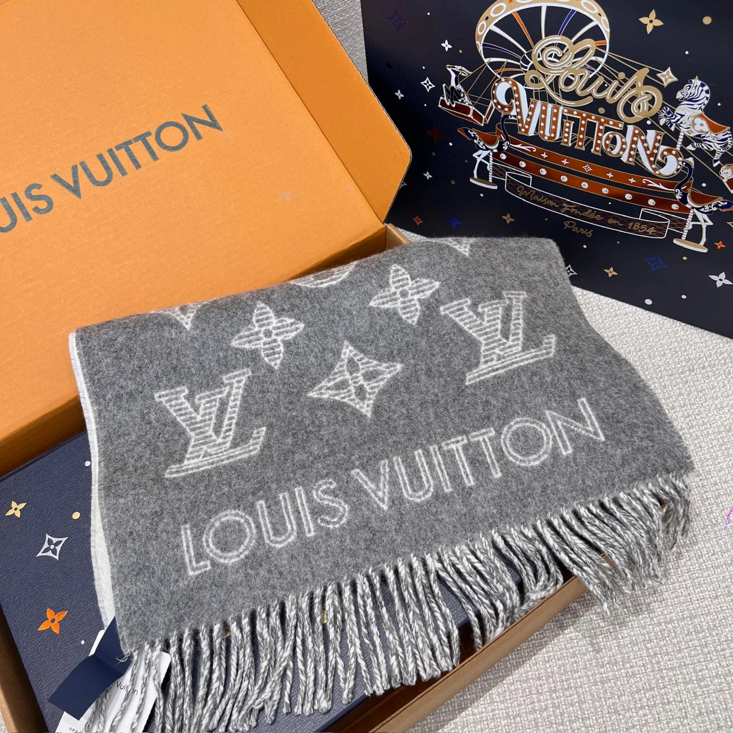Scarves LOUIS VUITTON 17323806