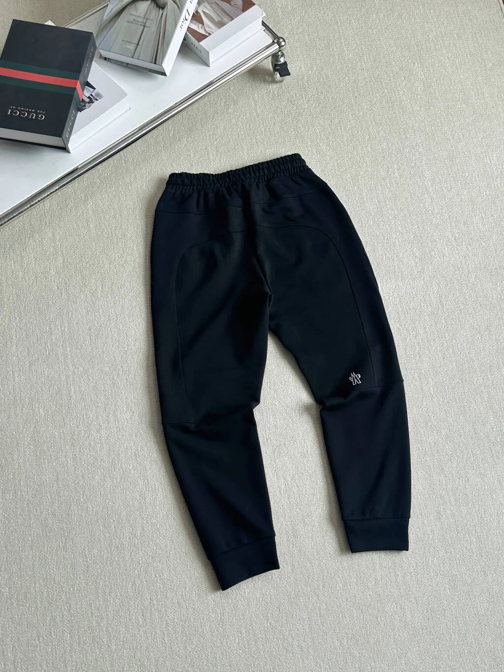 Men's Trousers MONCLER 18069073