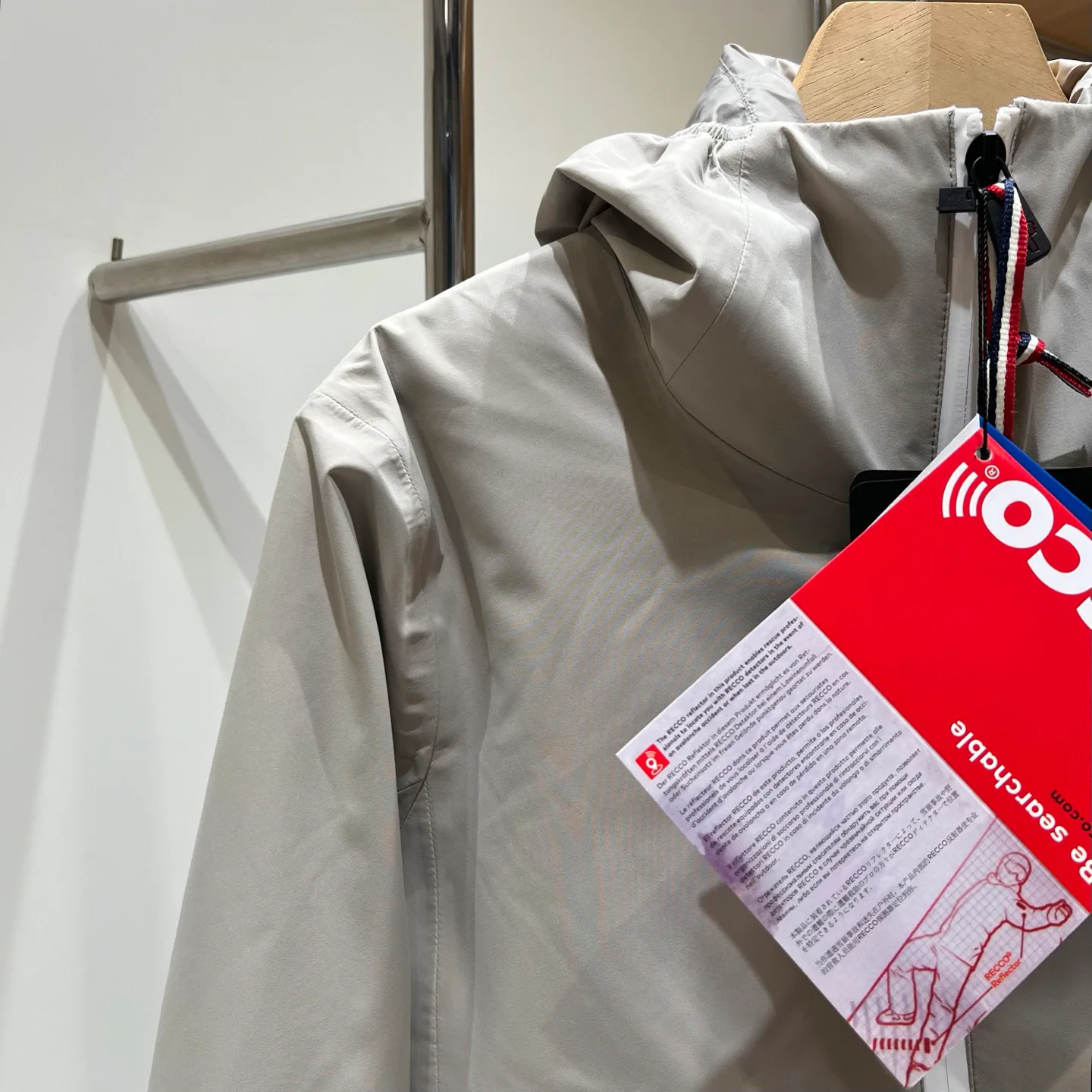 Women's Jackets And Down Jackets MONCLER 18131363