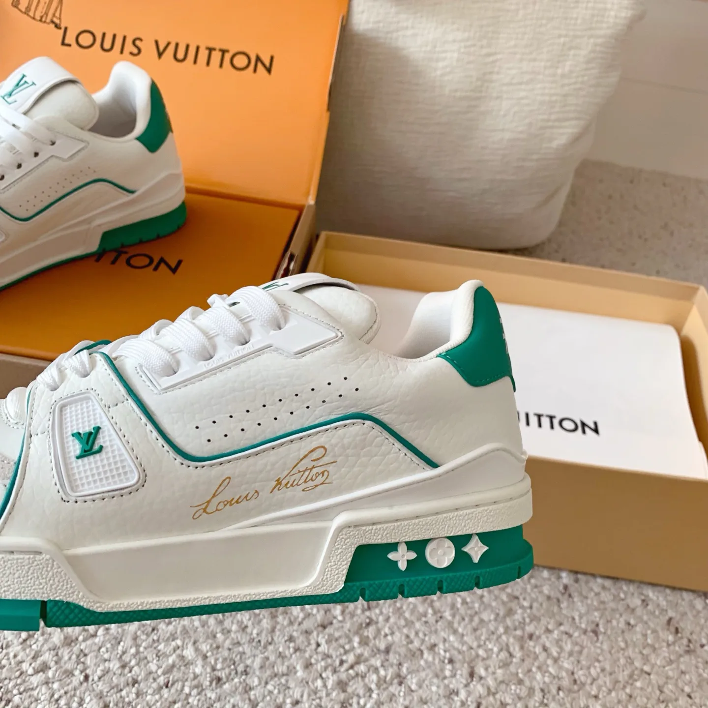 Women's Sneakers LOUIS VUITTON 18375830