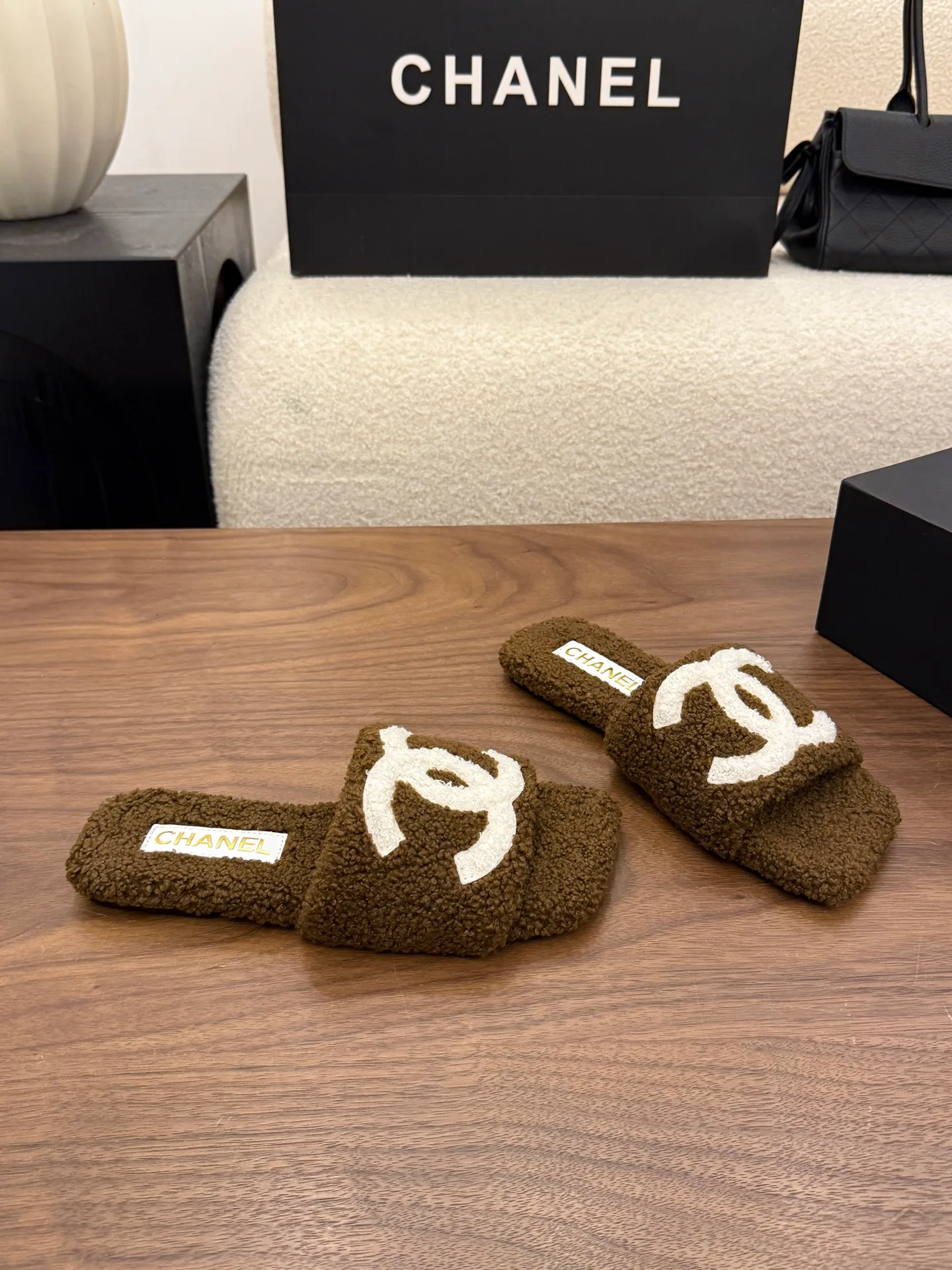 Women's Slippers CHANEL 18323298