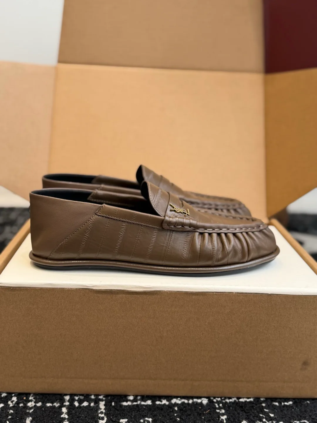Women's Loafers And Moccasins SAINT LAURENT 18164541