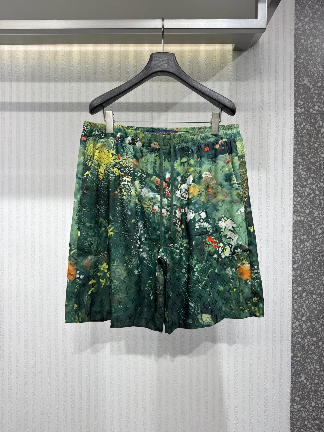 Men's Shorts LOUIS VUITTON 17371185