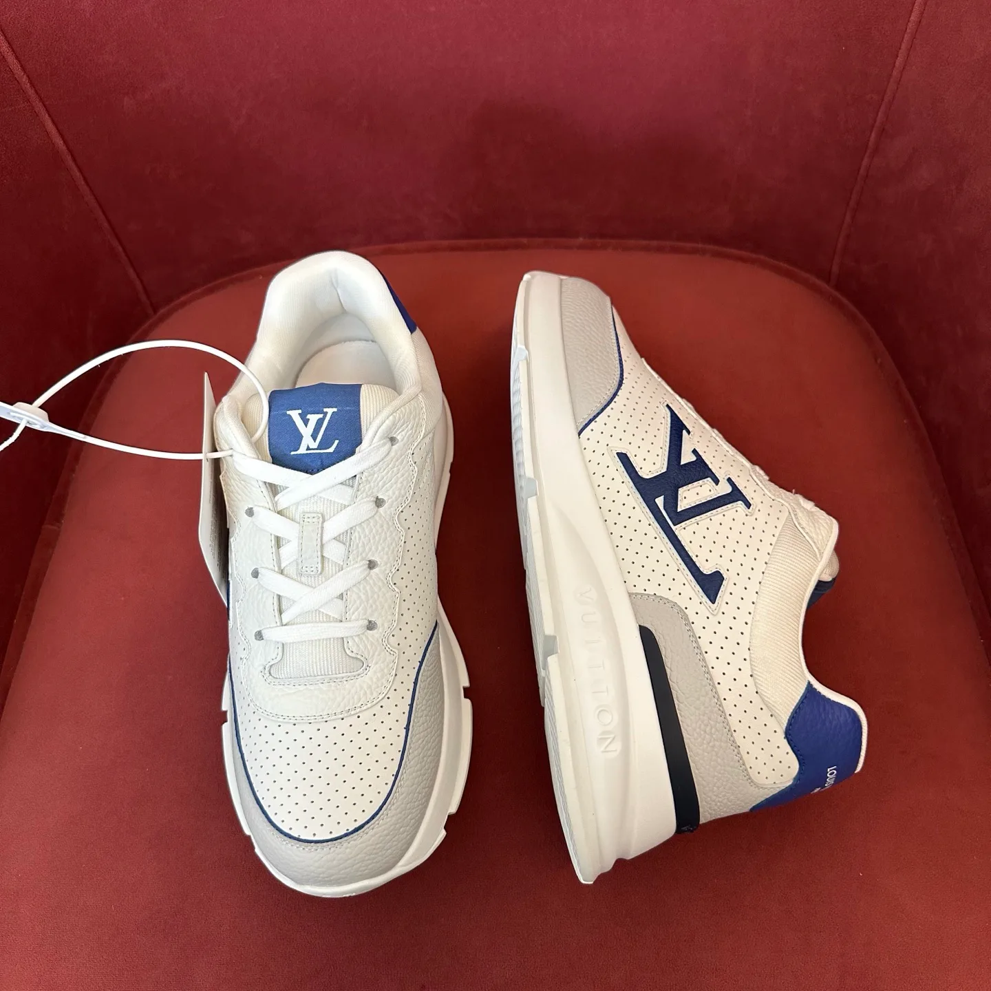 Men's Sneakers LOUIS VUITTON 17460365
