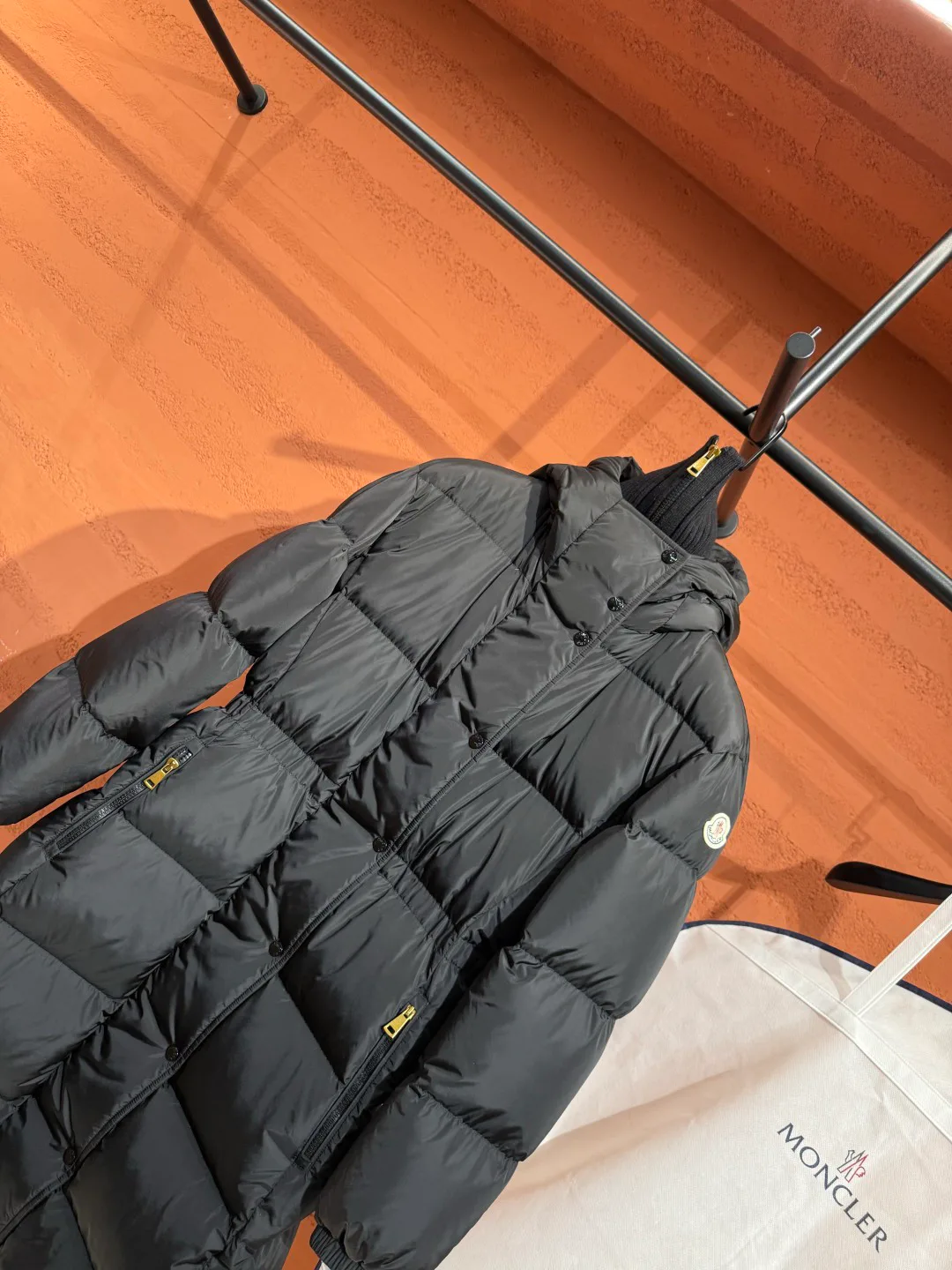 Women's Jackets And Down Jackets MONCLER 18048314