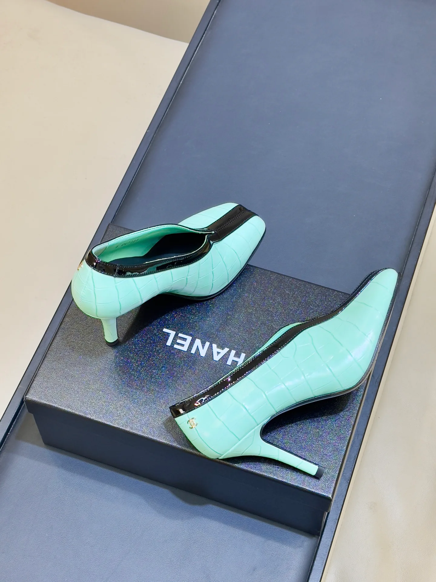 Women's Heels CHANEL 18073456