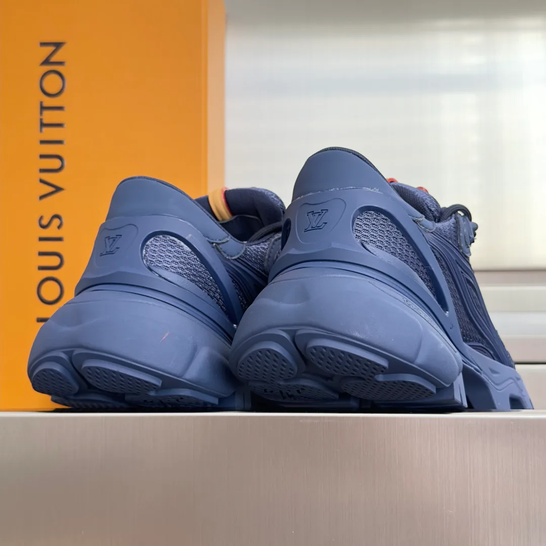Women's Sneakers LOUIS VUITTON 17950397