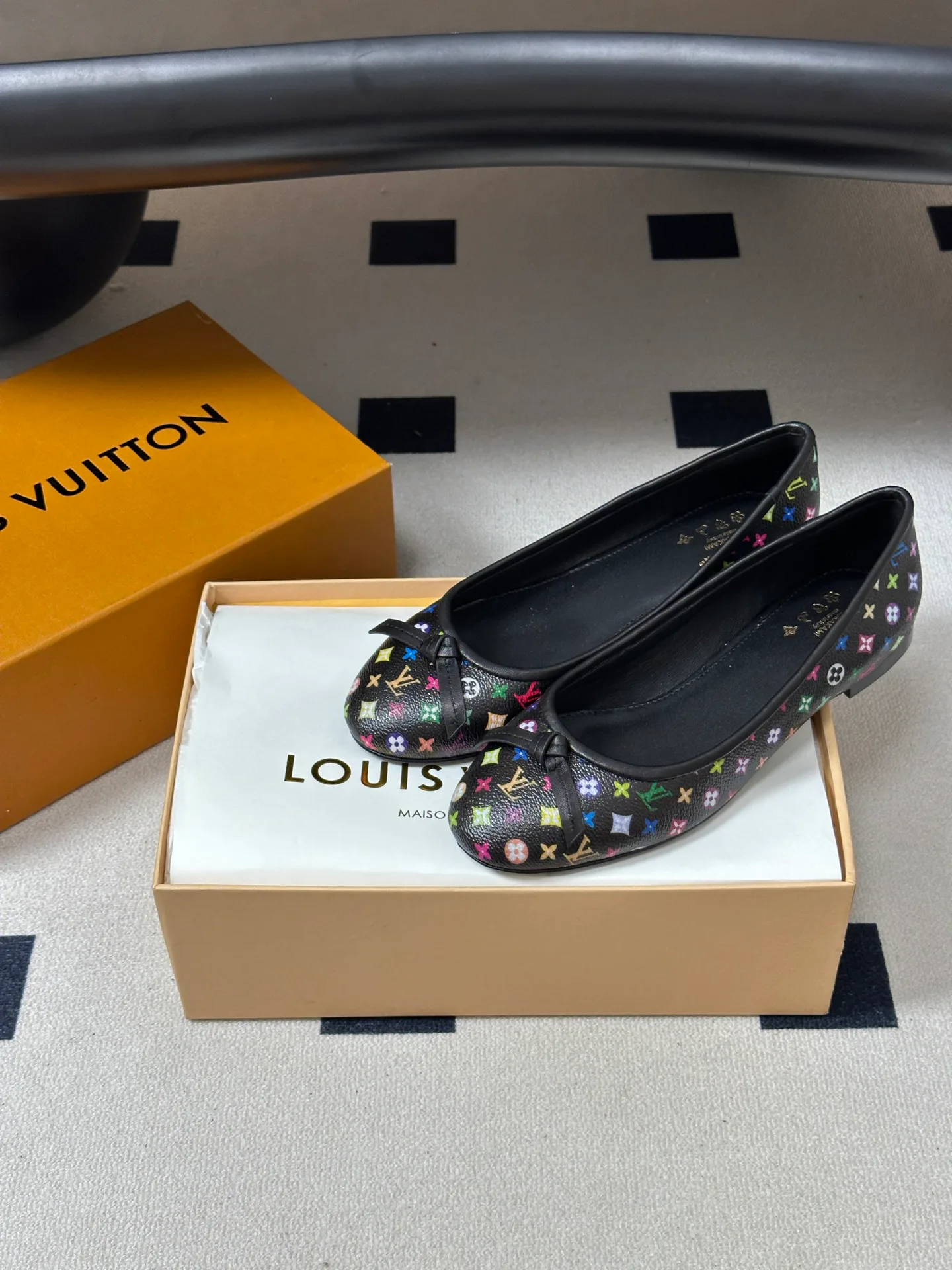 Women's Ballet Flats LOUIS VUITTON 18049409