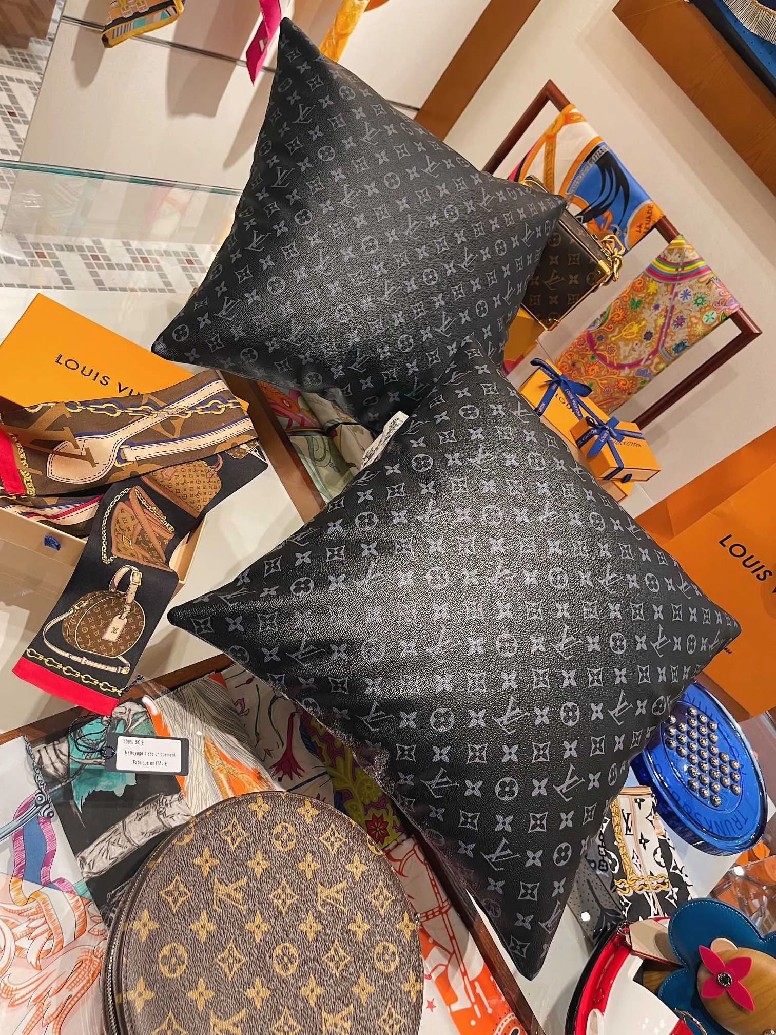 Textiles LOUIS VUITTON 18222632