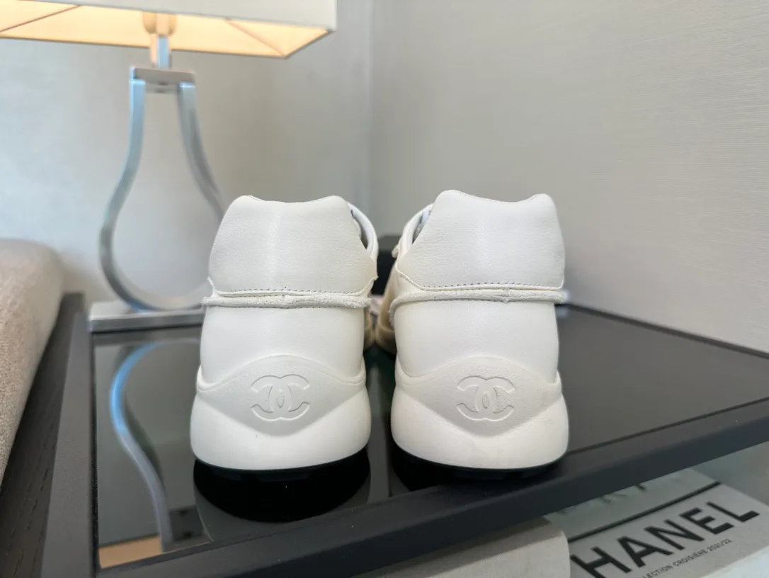 Women's Sneakers CHANEL 18450627