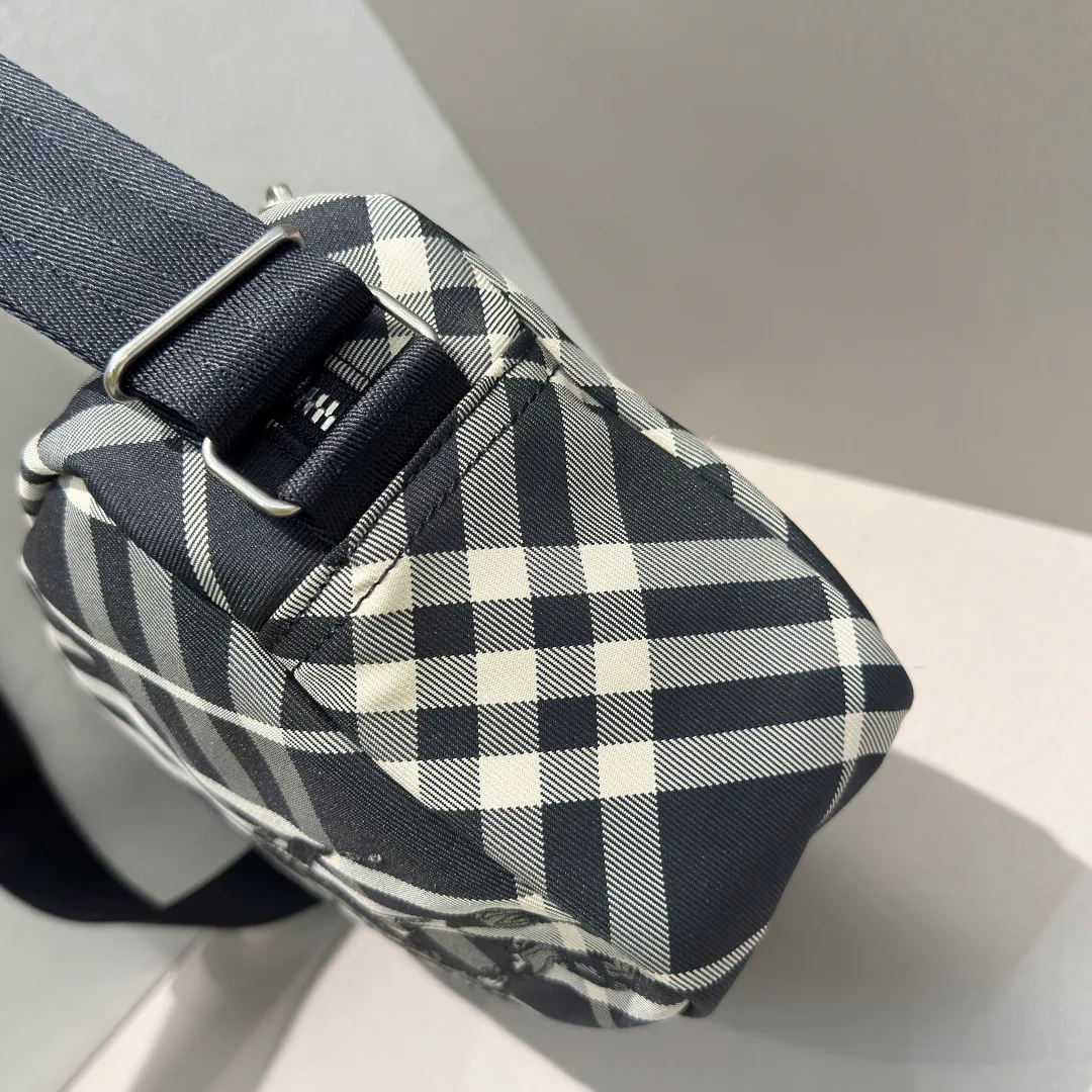 Women's Shoulder Bags BURBERRY 17949141
