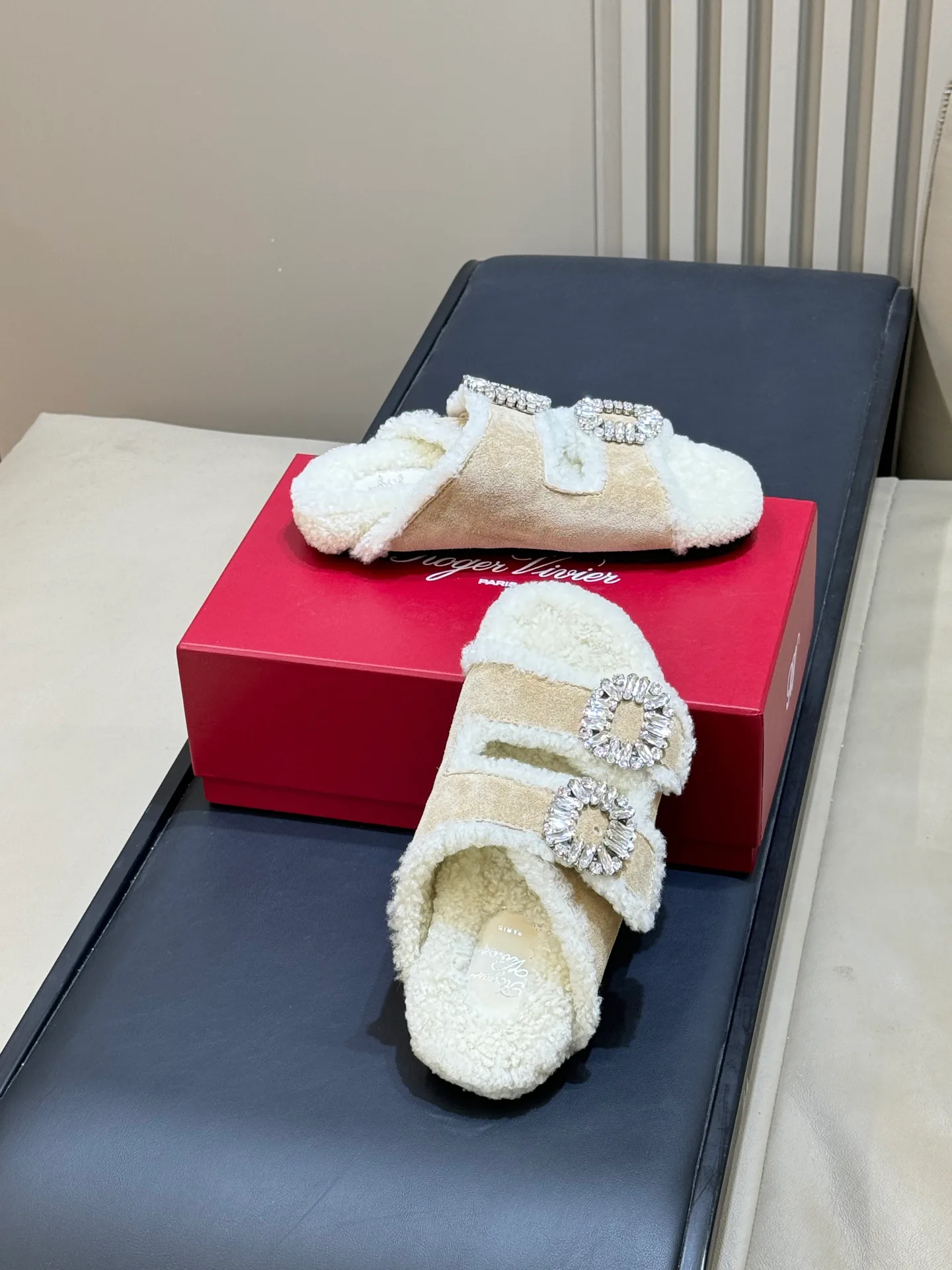Women's Slippers ROGER VIVIER 17978162