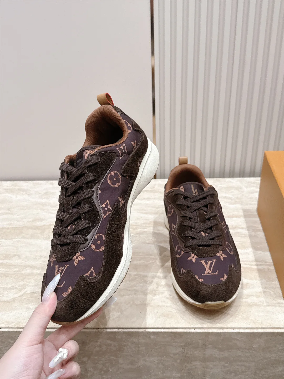Men's Sneakers LOUIS VUITTON 17946644