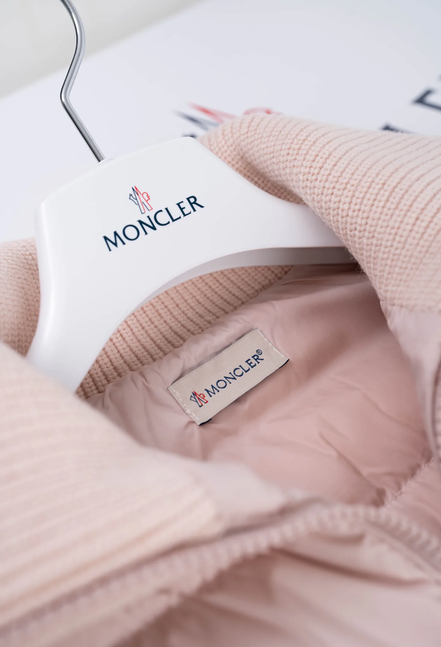 Women's Jackets And Down Jackets MONCLER 18510341