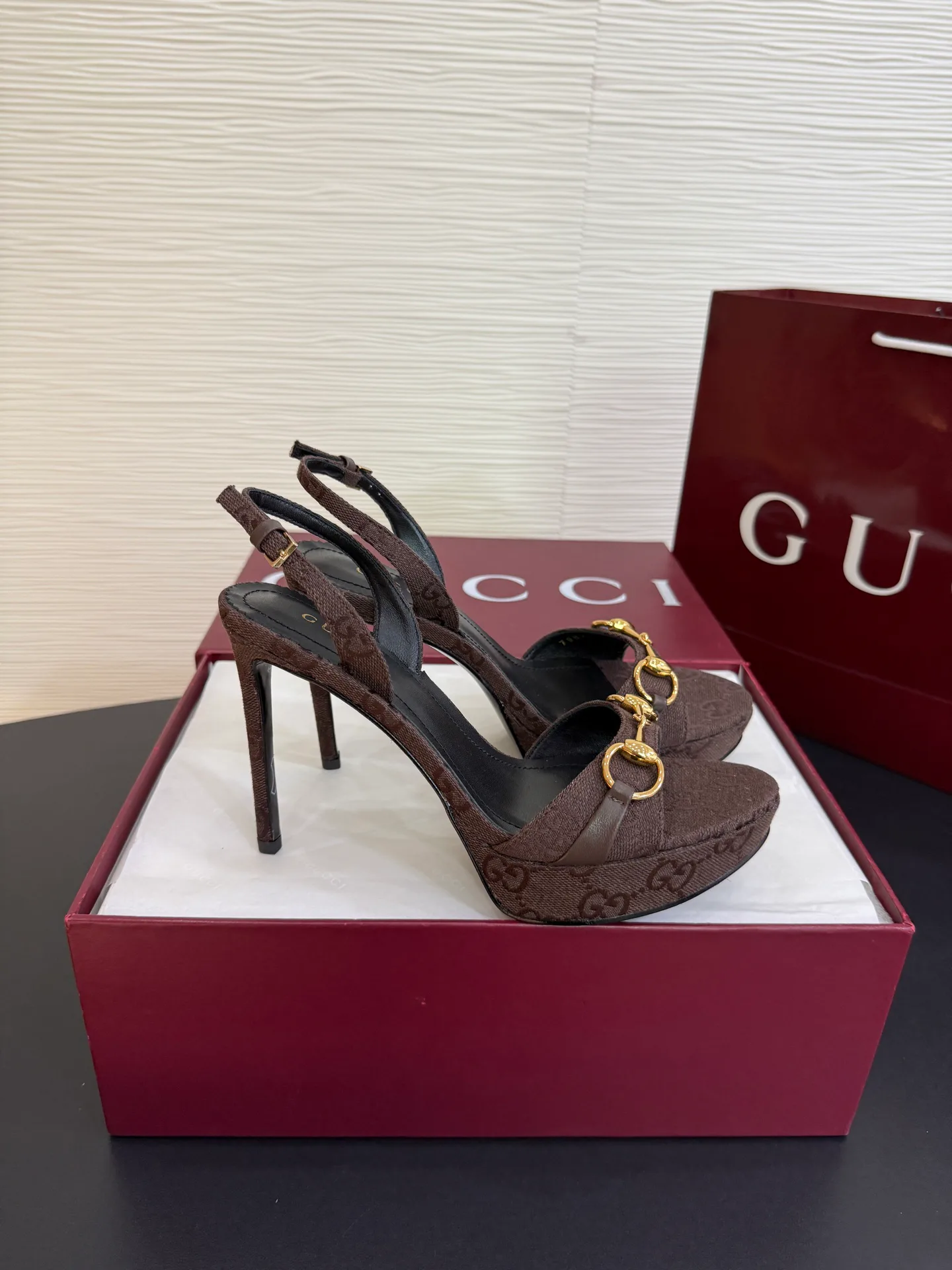 Women's Open-Toe Sandals GUCCI 18071184