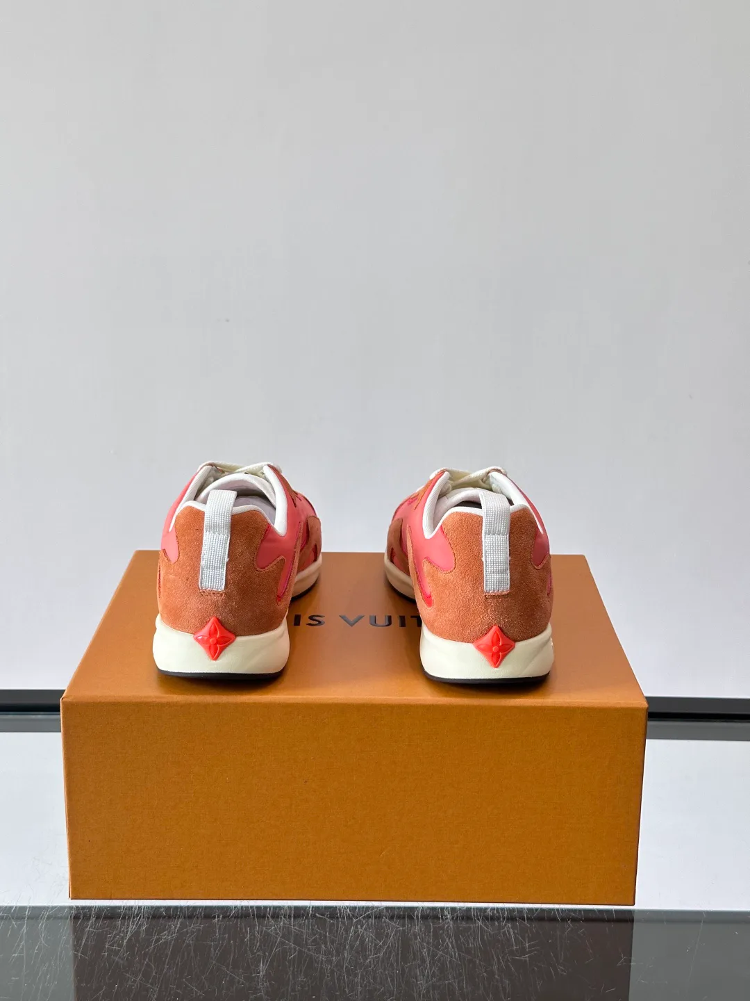 Women's Sneakers LOUIS VUITTON 17869455