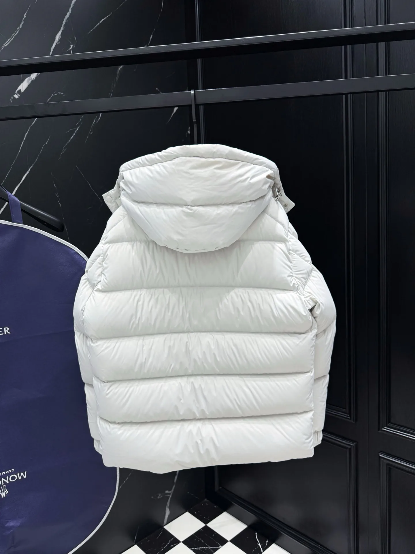 Women's Jackets And Down Jackets MONCLER 18035670