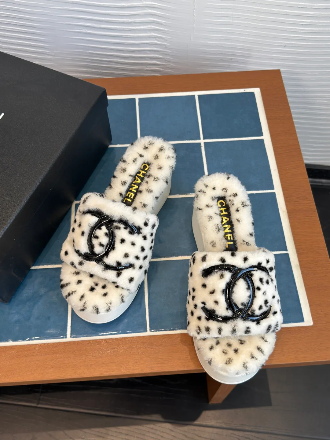 Women's Slippers CHANEL 18251946