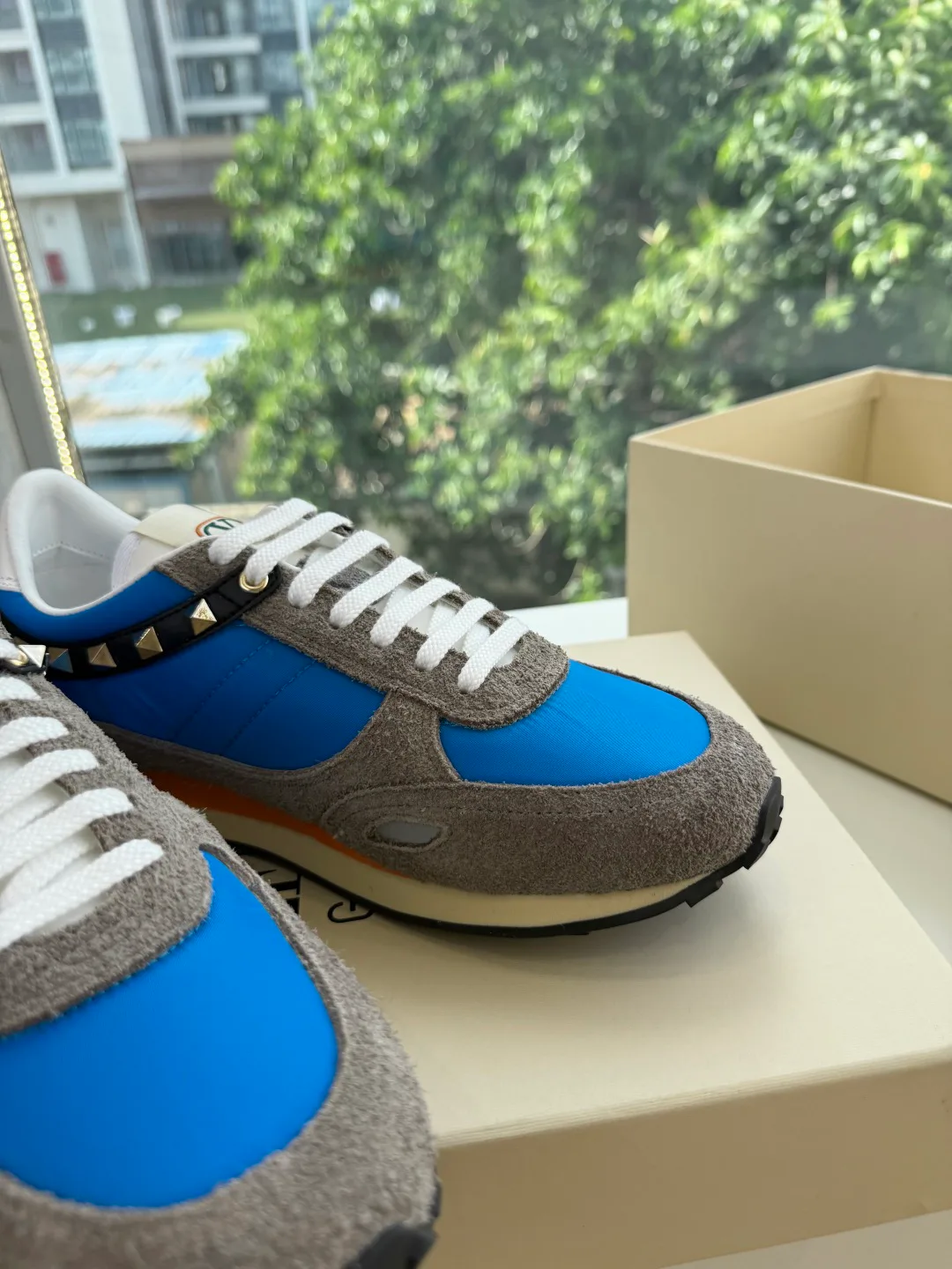 Women's Sneakers VALENTINO 18053442