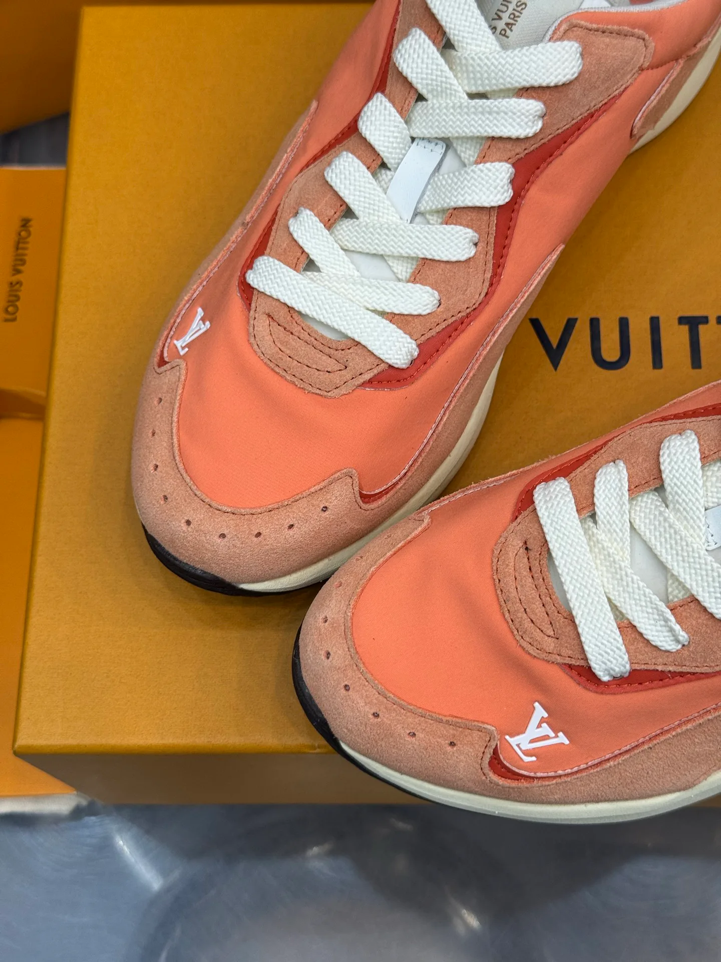 Men's Sneakers LOUIS VUITTON 18202639