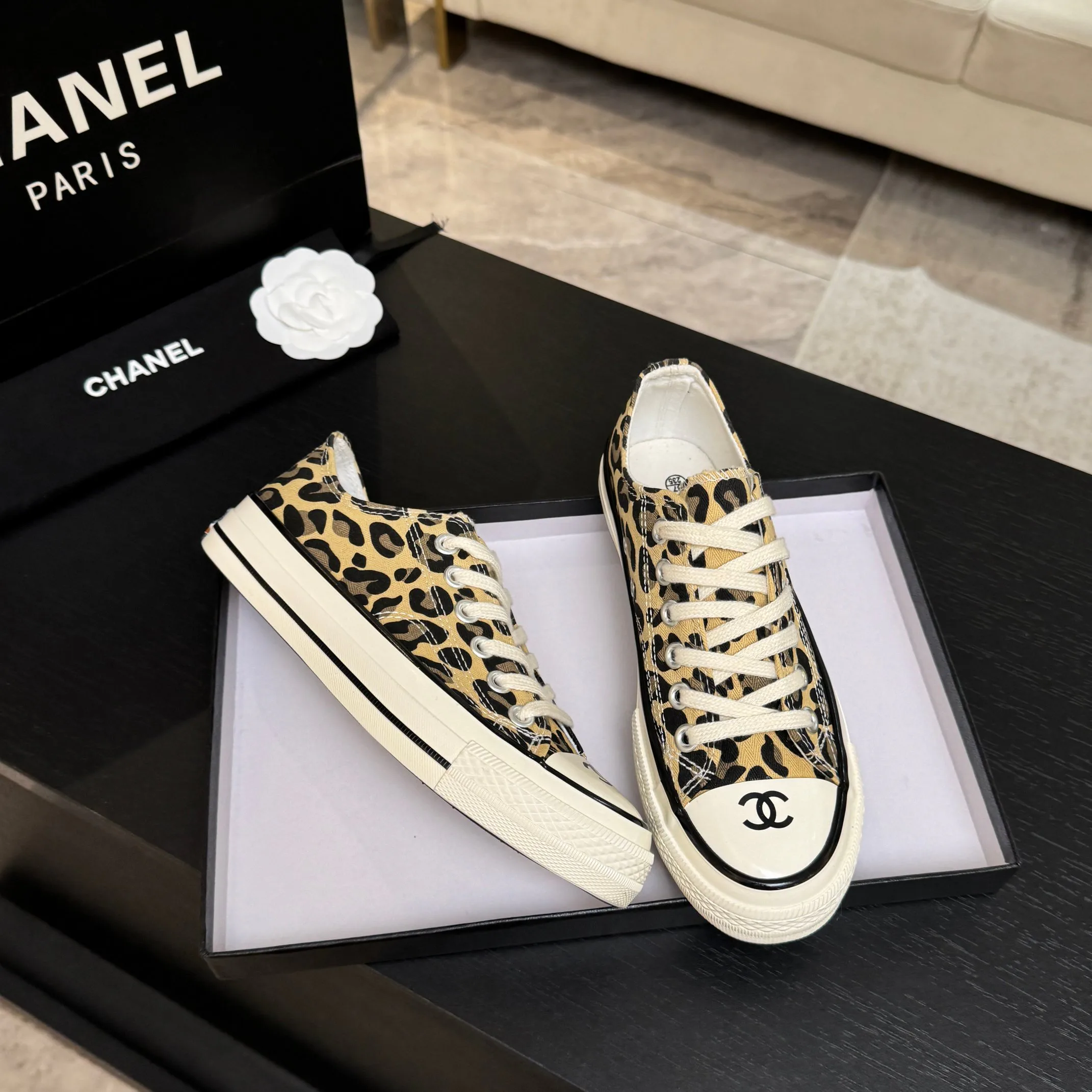 Women's Sneakers CHANEL 18062555