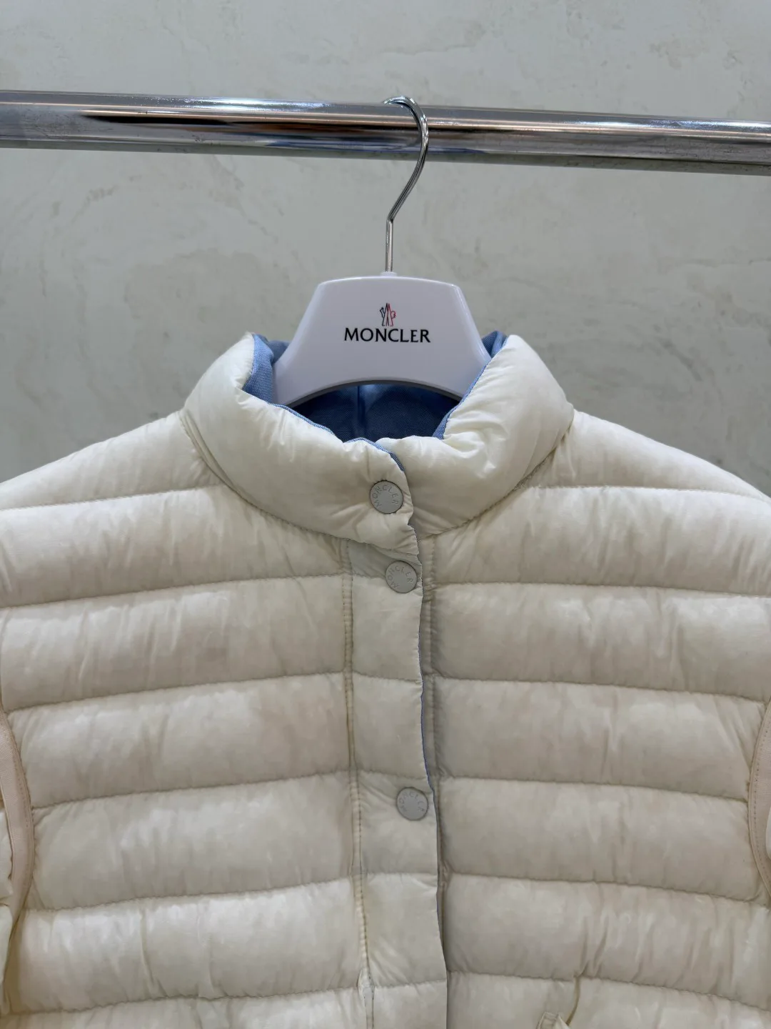Women's Jackets And Down Jackets MONCLER 17918896