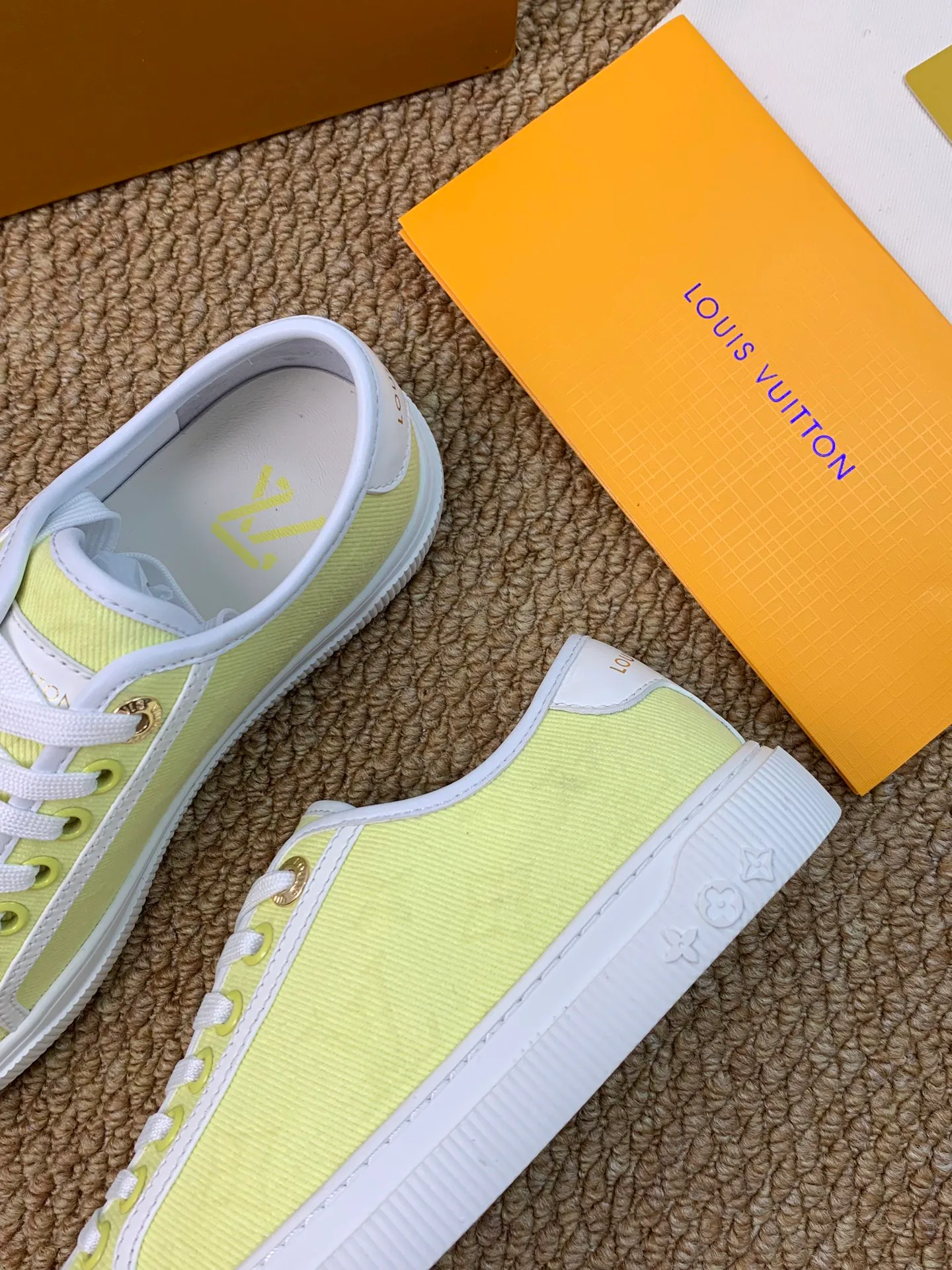 Women's Sneakers LOUIS VUITTON 17545205
