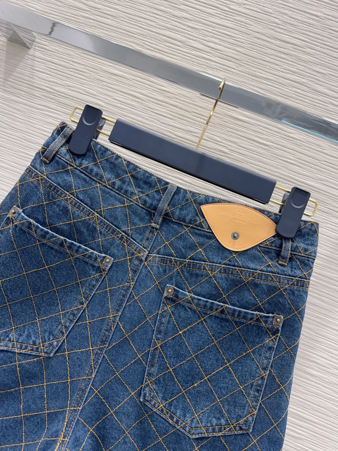 Women's Shorts LOUIS VUITTON 18211645