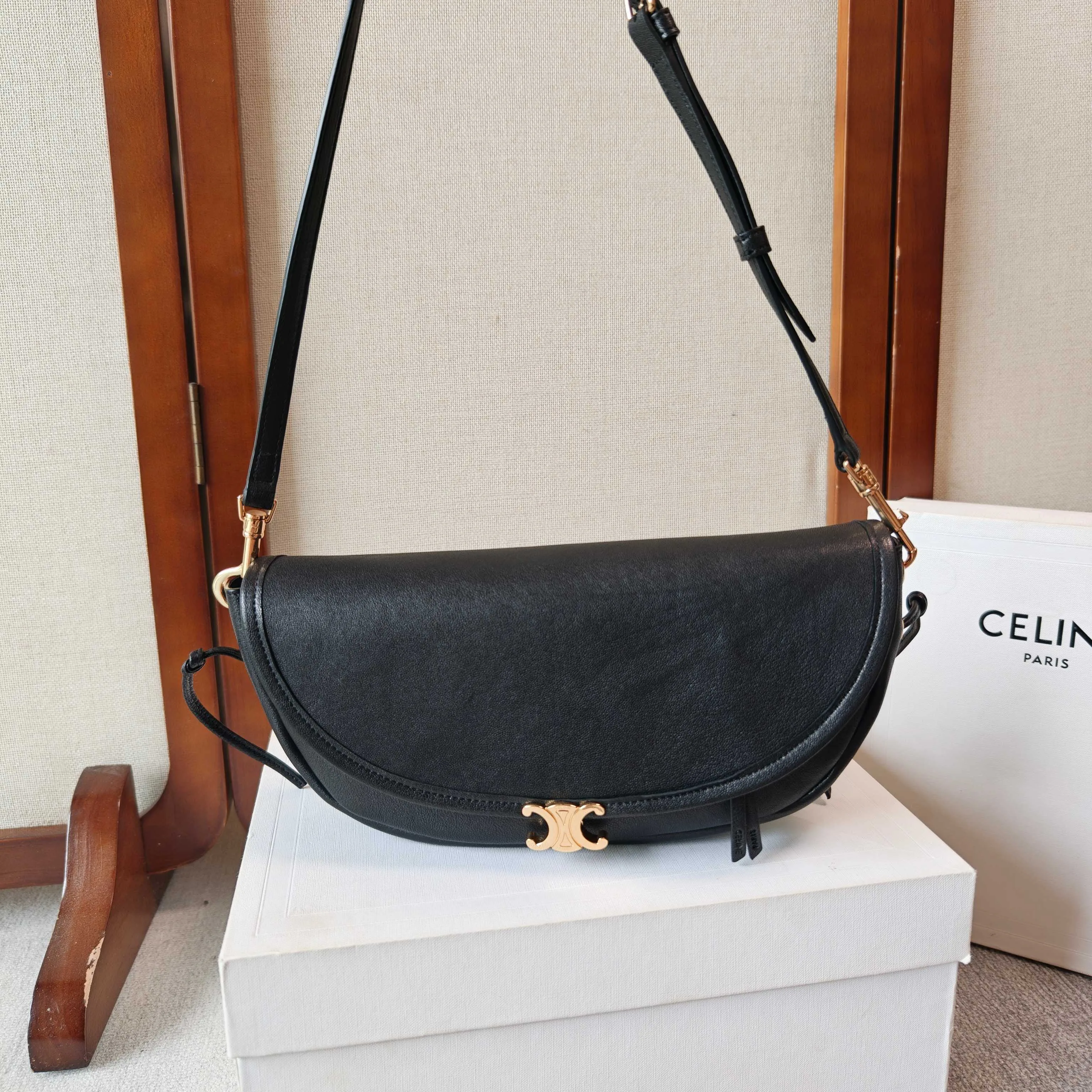 Women's Classic Handbags CELINE 16869086