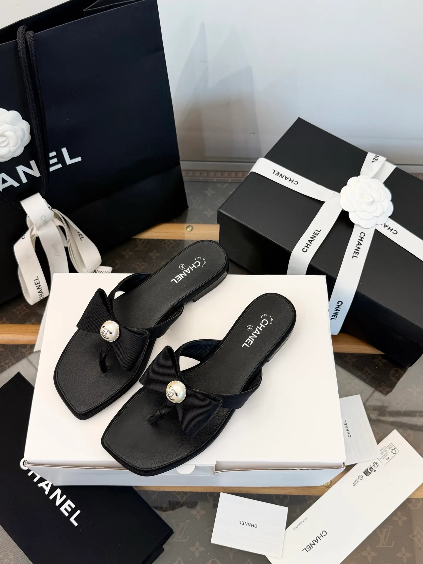 Women's Flip-Flops CHANEL 18132874